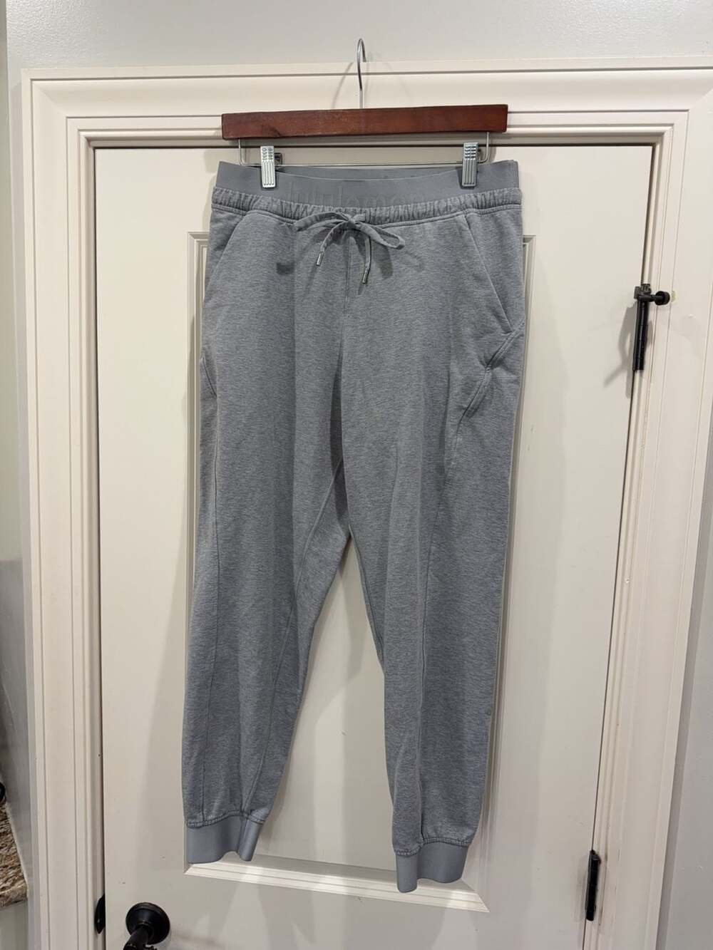 Lululemon 32 Degrees Ladies' Side Pocket Jogger size 8